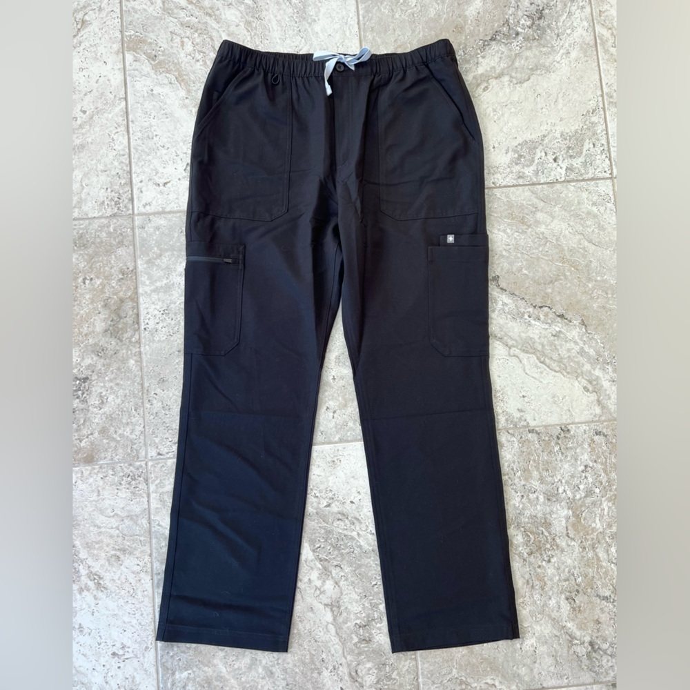 FIGS NWT Cairo Men's Zip Fly Cargo Scrub Pants in Black, size XL/T